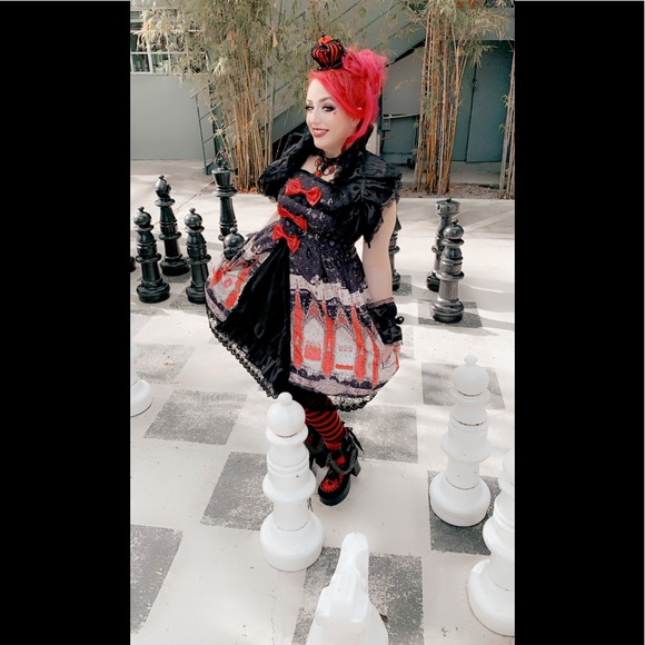 Meet your Posher, Lady Gloomweaver 🖤 - Picture 16 of 17